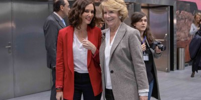 Isabel Díaz Ayuso posa junto a Esperanza Aguirre.