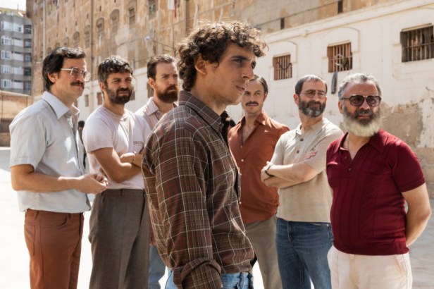 Una imagen de la película Modelo 77 (Alberto Rodríguez, 2022).